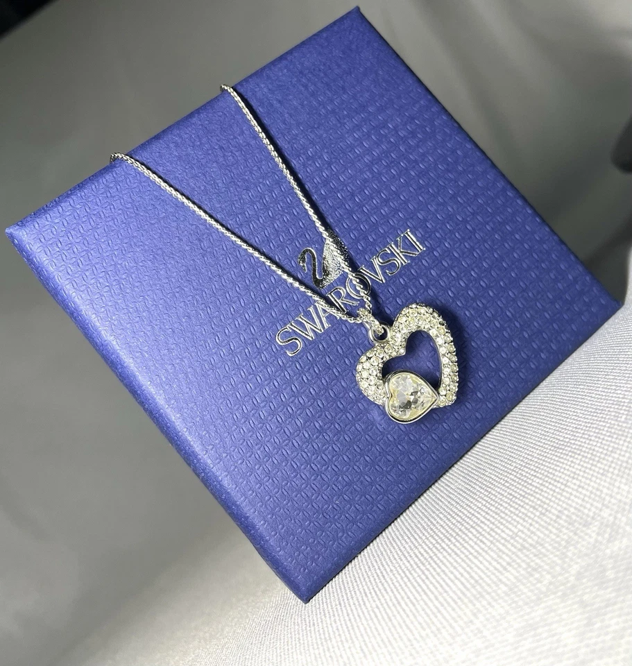 Autentica bellissima collana con ciondolo Swarovski cuore strass 17 pollici - Immagine 4 di 4