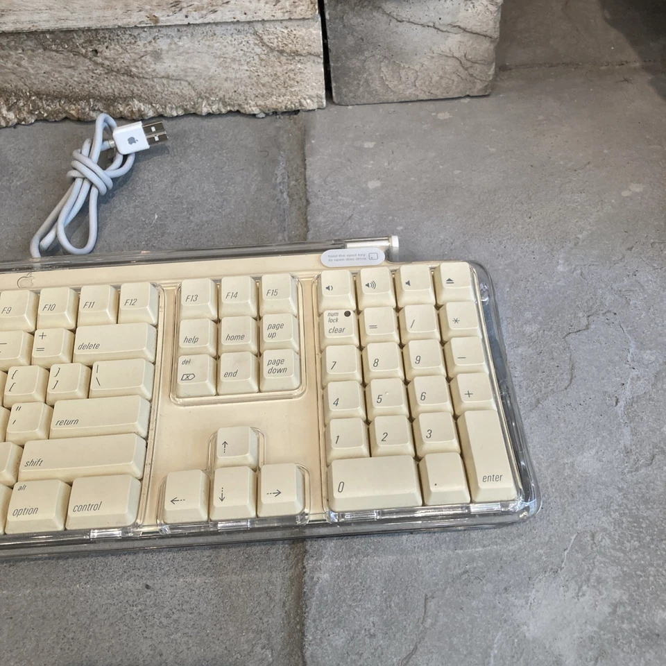 Vintage Apple Pro Wired USB Keyboard 2002 M7803 - Tan - Image 3 of 4