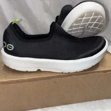 OOFOS OOMG Eezee Women’s Recovery Slip-On Shoes White/Black Size 6.5 EU37.5 