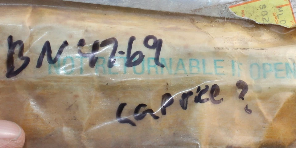 Nuevo de Lote Original 1977-1978 Chevrolet Impala Caprice Sedán Moldura Trasera Derecha 9634085???? Foto 2 de 4