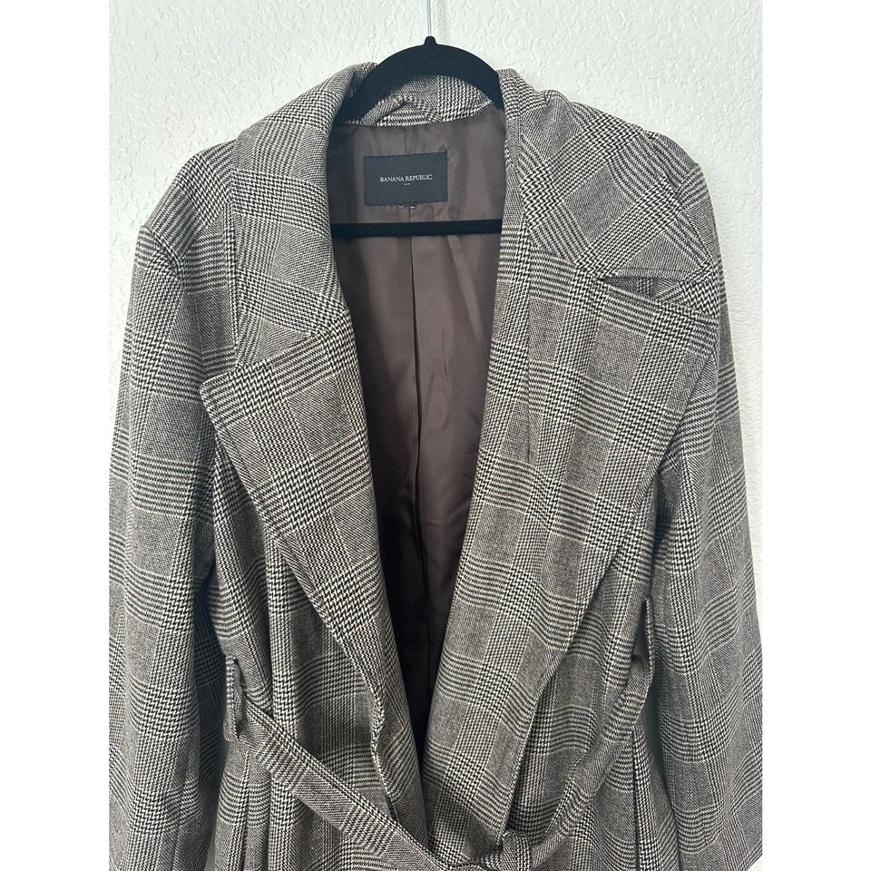 Trench coat Banana Republic marrom Houndstooth envoltório cinto bolsos GG - Imagem 2 de 4