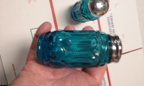 vintage LE Smith Blue Moons and Stars 4" Salt & Pepper Shakers with Metal Lids - Picture 3 of 10