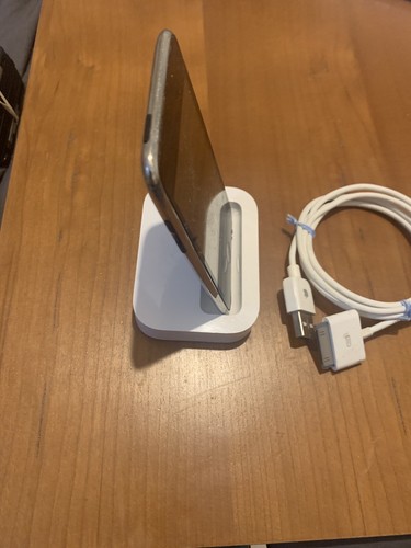 Apple iPod Classic White Dock -Model M9602GA. Excellent Condition w/Apple cord - Picture 7 of 8