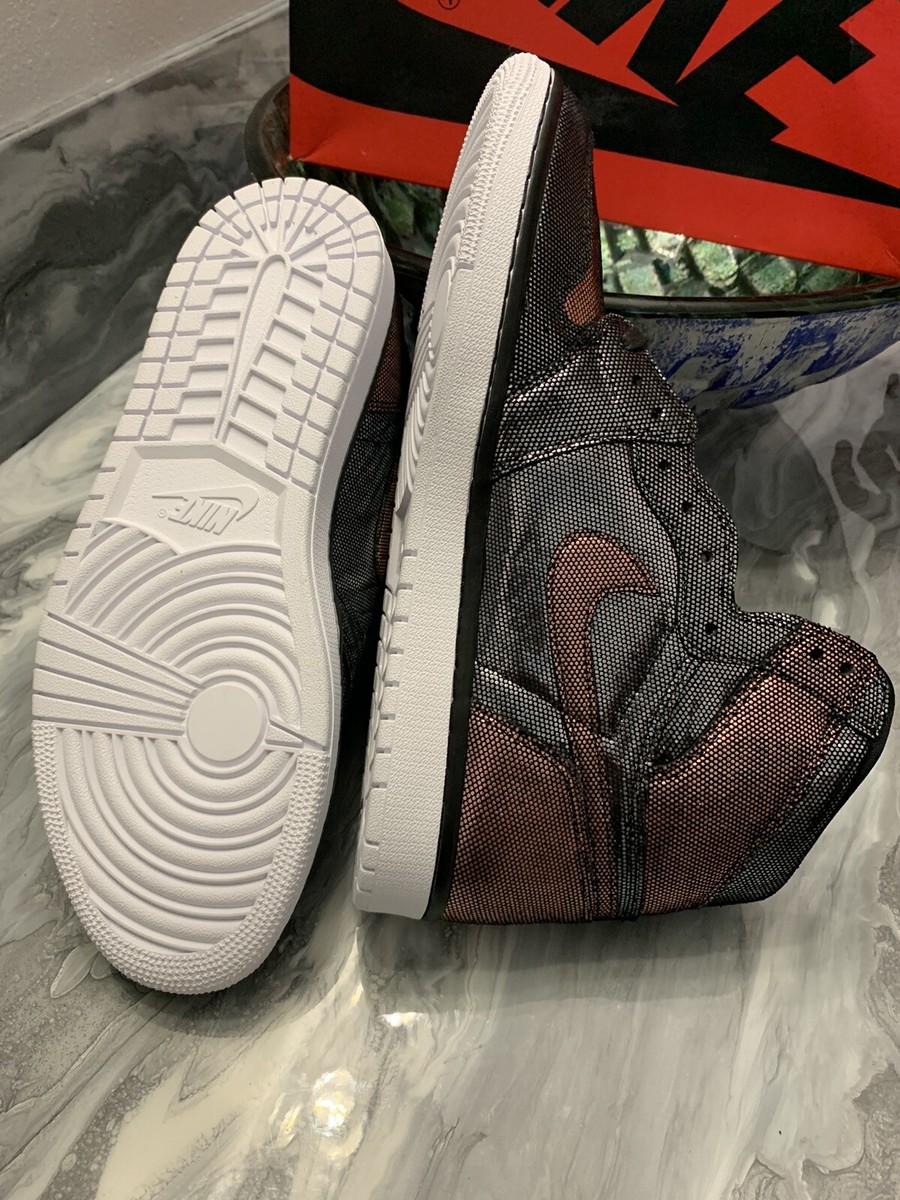 【NIKE】W AIR JORDAN 1 HI OG FEARLESS BLACK NIKE Women's Air Jordan 1 HI OG FEARLESS Black Metallic Rose