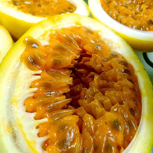Sweet Granadilla Yellow Passion Fruit Seeds (Passiflora ligularis) Climber Vine - Picture 3 of 9