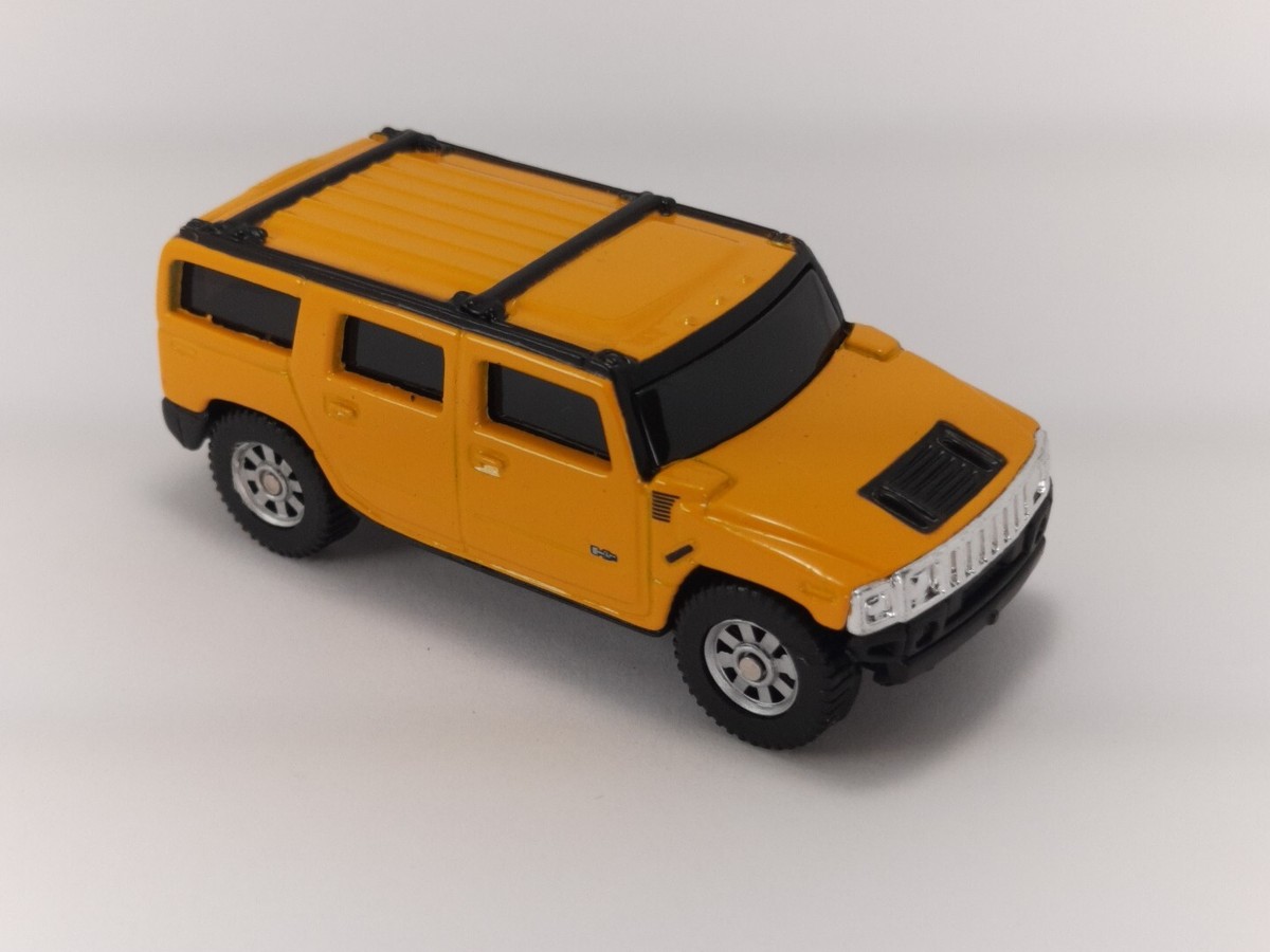 2003 03 Hummer H2 SUV Collectible 1/64 Scale Diecast Diorama Model