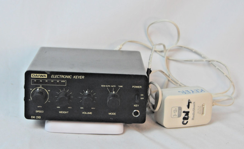 Vintage Daiwa DK-210 Electronic Squeeze Keyer for Amateur Radio (CW) - WORKS