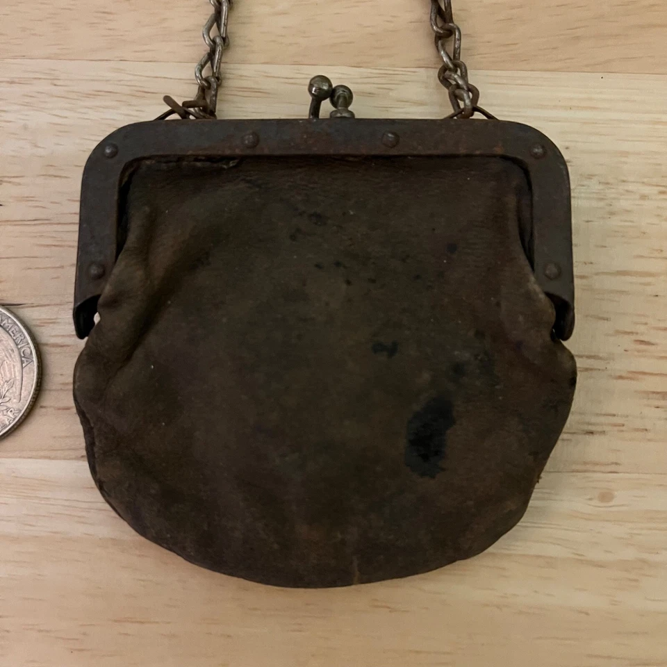 Antiguo Muñequera Chatelaine Monedero Bolso para Monedas Gamuza De Colección Raro Metal Intrincado Foto 4 de 4