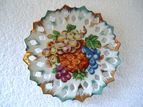 Vtg Artmark Fruit Themed Multi Color Wall Hanging Collector Plate " BEAUTIFUL "