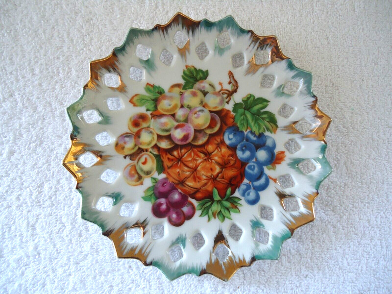 Vtg Artmark Fruit Themed Multi Color Wall Hanging Collector Plate " BEAUTIFUL "