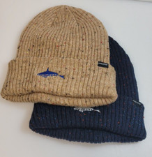 2 berretti Pacific Knit Super Soft logo immersivo nuovi senza etichette con dettaglio squalo 1Navy 1Tan
