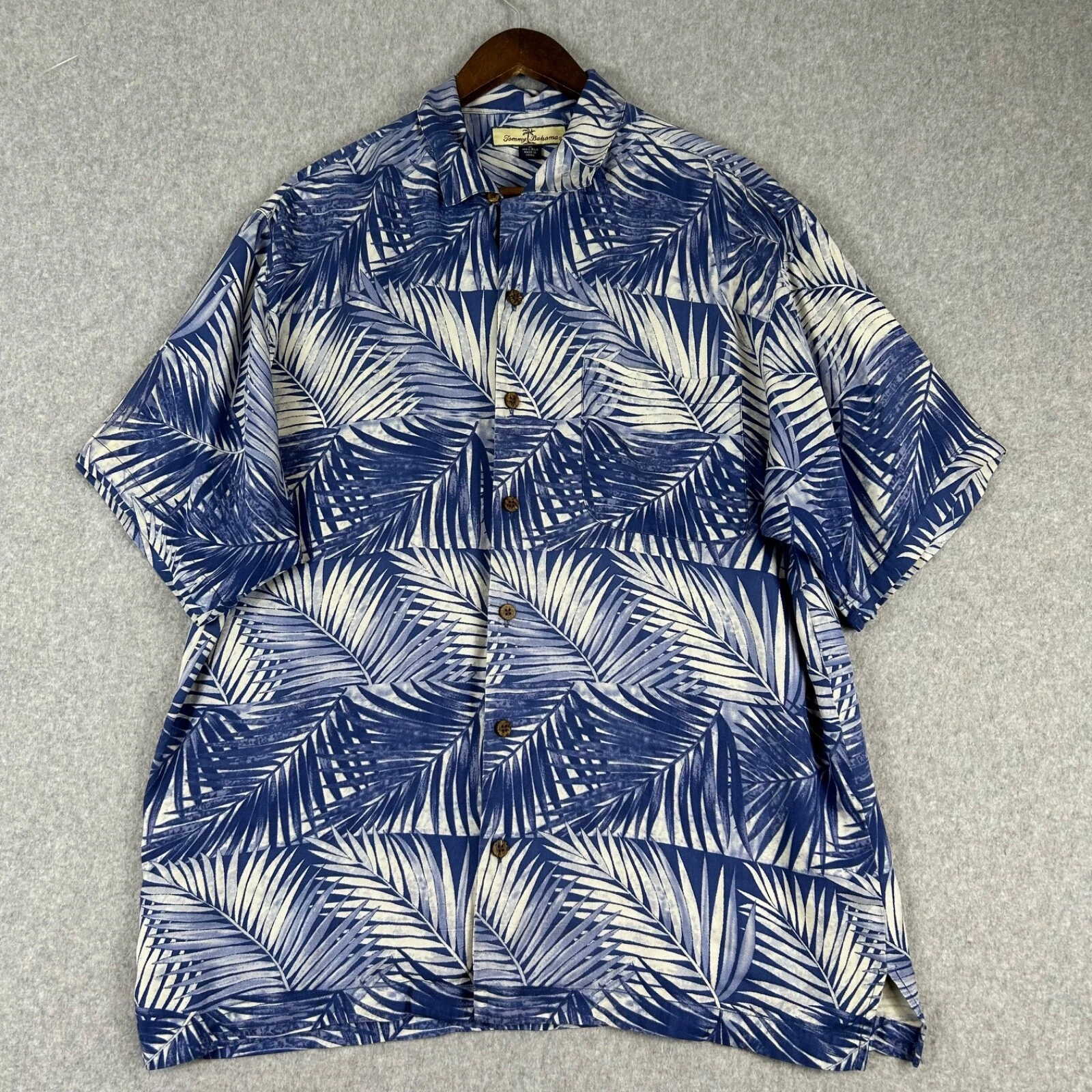 Tommy Bahama Hawaiian Shirt Men Medium Blue 100% Silk Pocket Button Beach Casual