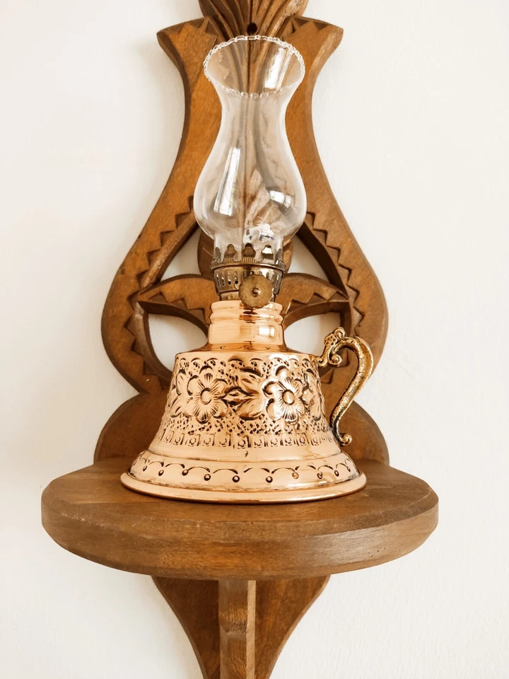 Lámpara de aceite de cobre vintage hecha a mano - Linterna de queroseno con soporte de madera Foto 4 de 4