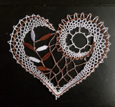 6 PATTERNS to making Bobbin Lace Valentine's Hearts ...