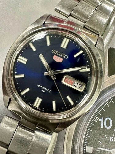 New ListingVintage Seiko 5 Automatic 7009-8210 17j DayDate Mens Watch Blue Dial ESTATE 37mm