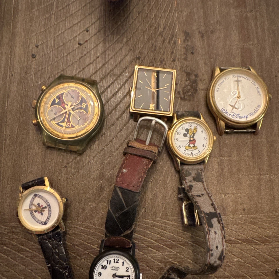 Lote De 25 Relojes ¿No Funcionan Reparación?¿Batería?¿Piezas?Materiales O Metales Desconocidos Foto 4 de 4