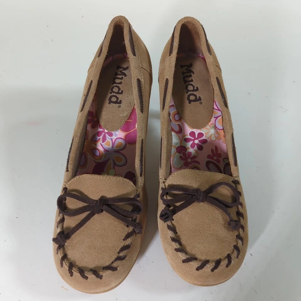 Y2K Mudd Shoes 8.5 Kitten Heel Moccasin Tan Suede Leather Slip On Pumps Cottage - Image 3 of 4