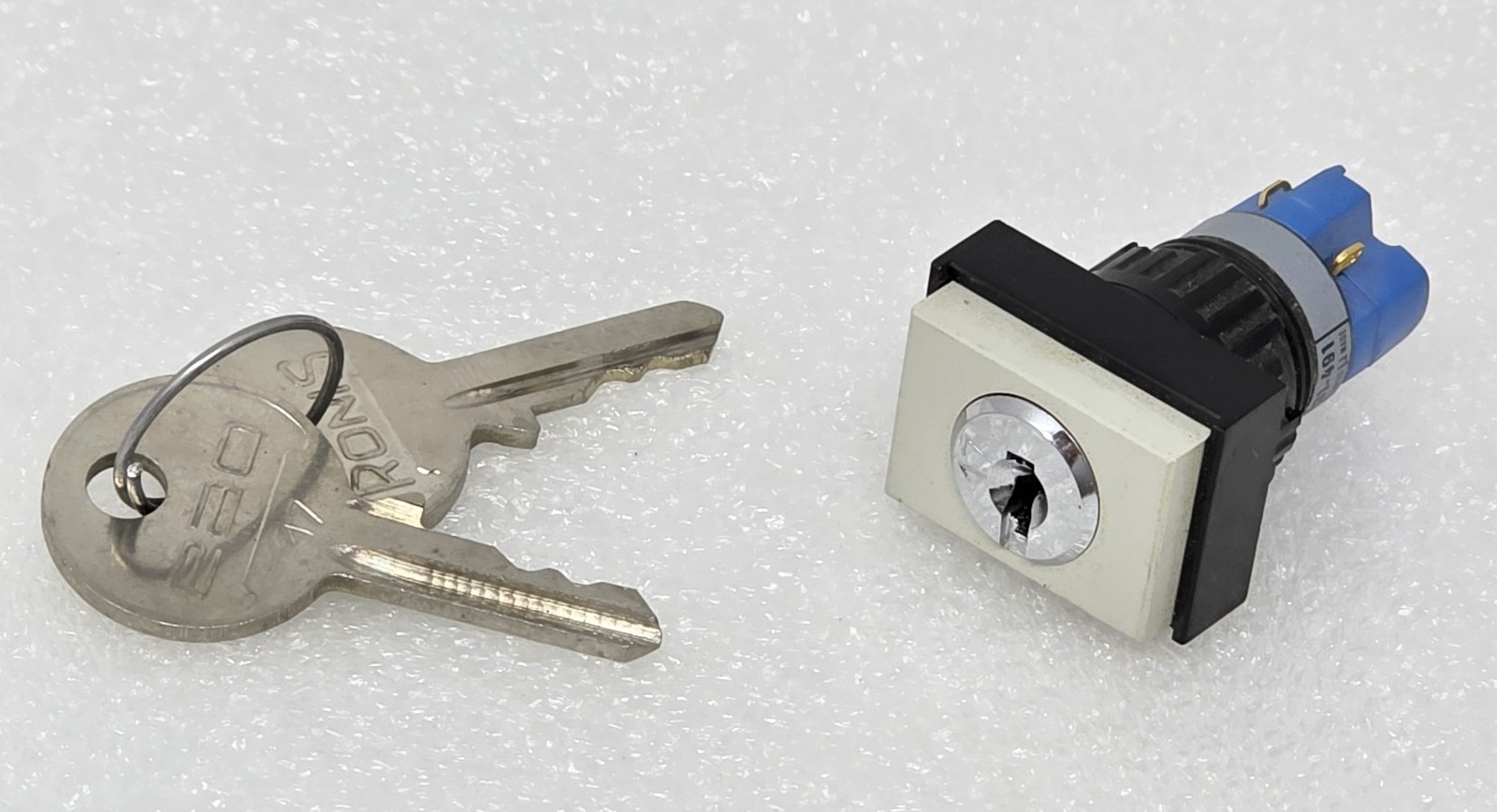 eao CH 4600 Olten 31-491 Switch w/ Key Lock Swiss