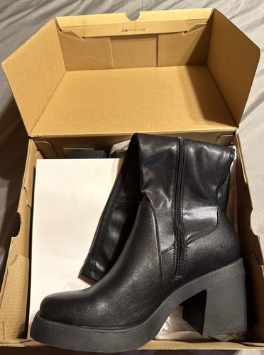 Steve Madden NYC Women's Lug Sole Stretch Inside Zip Knee-High Boots Size 11 NEW - Picture 2 of 8