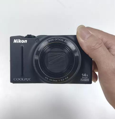 Nikon COOLPIX S8200 Compact Digital Camera 14x Optical Zoom 90% New Condition