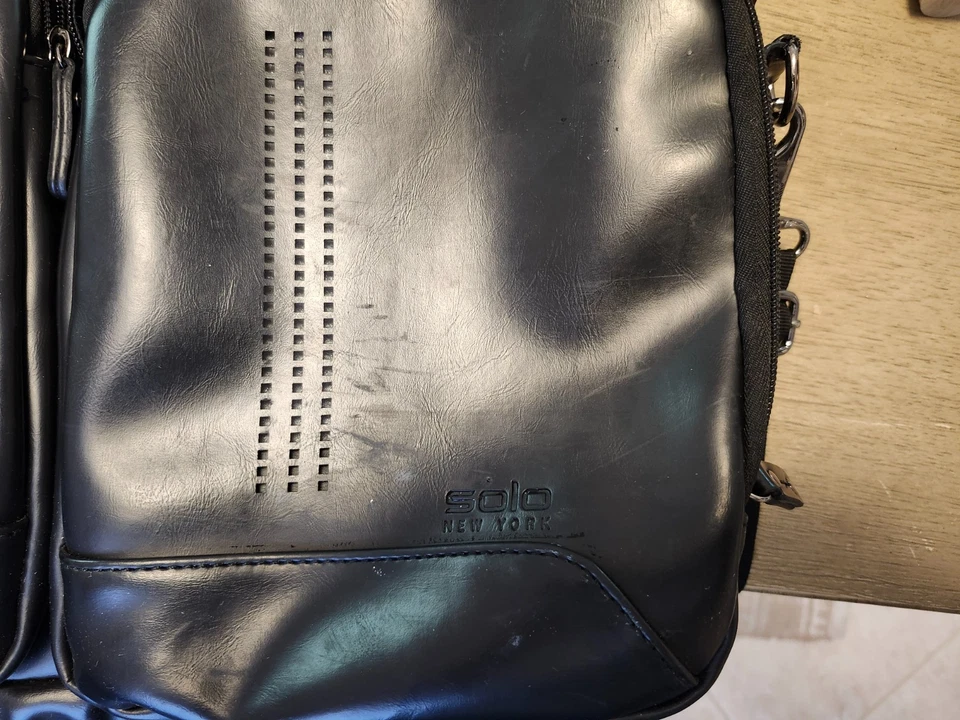 Maletín de cuero negro para portátil Solo New York 15,5" con correa Foto 3 de 4