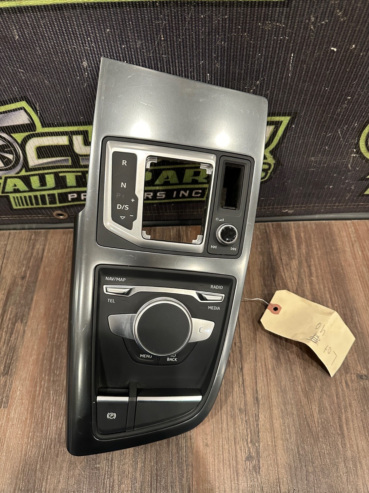2017-18 AUDI R8 V10 CENTER CONSOLE TOUCH PAD CONTROL BEZEL TRIM OEM *SCUFFS/READ