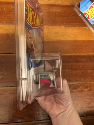 Hot Wheels 2022 HW Tooned 5/5 Silver Barbie Extra - Picture 3 of 6