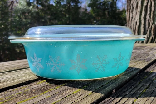 Vtg Pyrex 045 Turquoise Snowflake Oval Casserole Dish with 945 C 9 Lid 2.5 qt