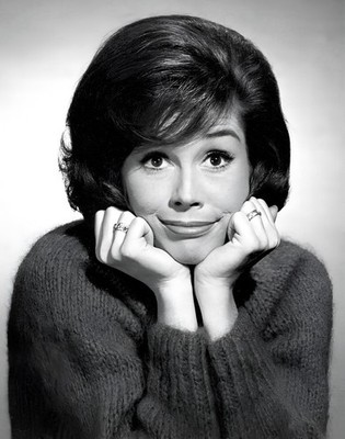  Mary Tyler Moore  Beloved Vintage Actress Famous TV Star 8X10 Glossy  STUNNING 