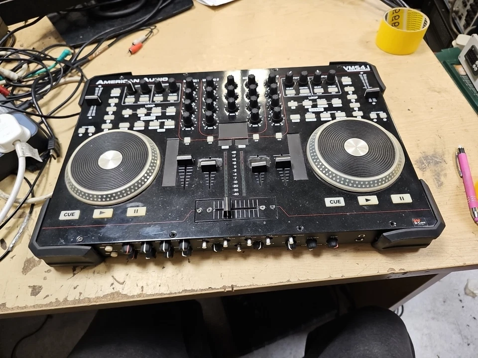 American Audio VMS4.1 All In One DJ Mixer Controller Black- SPARES ONLY. - Image 3 of 4