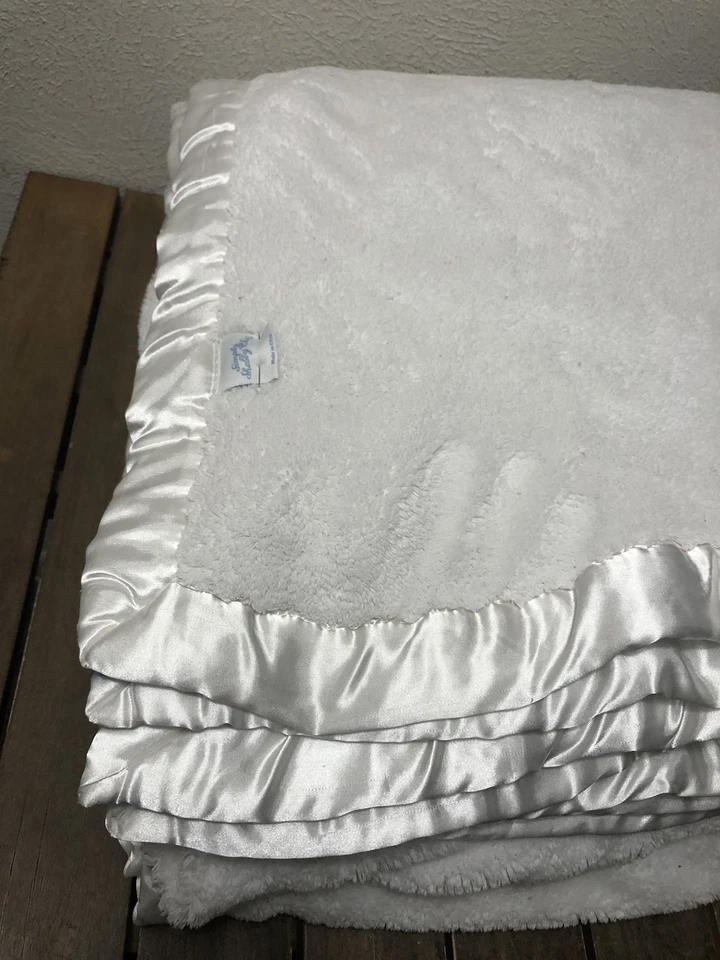 Simply Shabby Chic Queen Size Blanket White Satin Trim 2 Ply Plush 93x95” EUC - Image 4 of 4