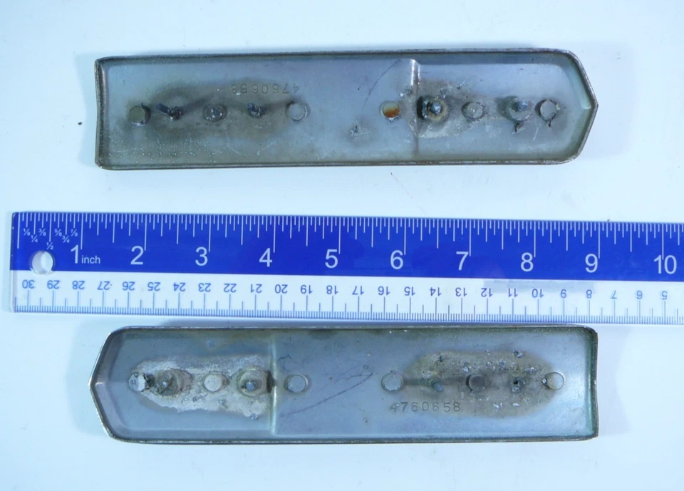 Pontiac Bonneville Star Chief 1959 cuarto trasero juego de 2 molduras OEM 4760658 Foto 2 de 4