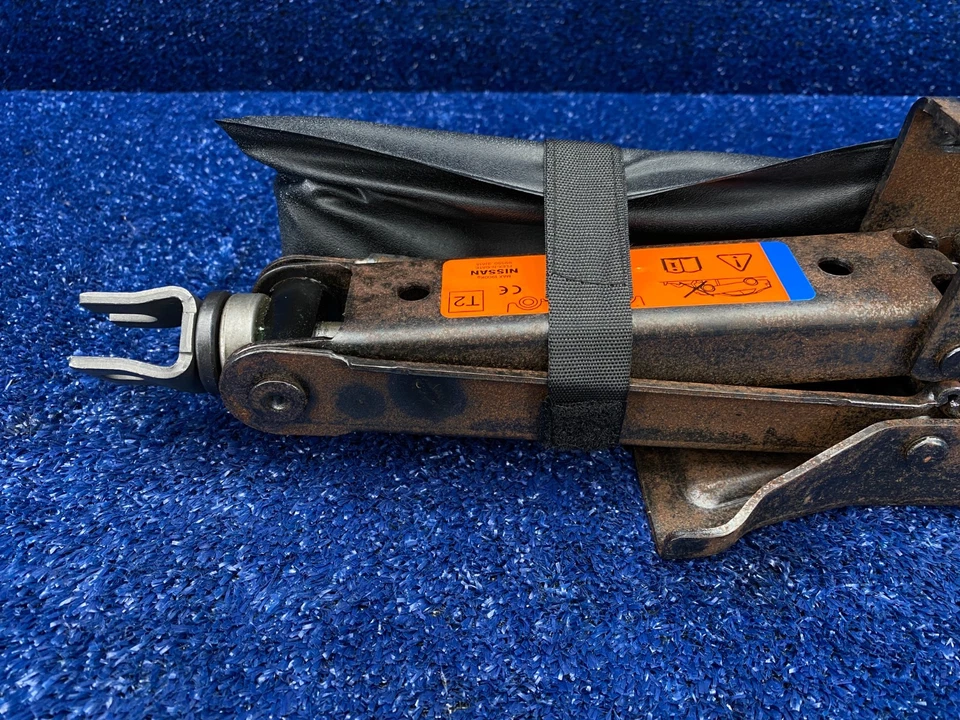 Nissan Pathfinder Jack 2017-2020 OEM 99550-3JA1A Foto 3 de 4