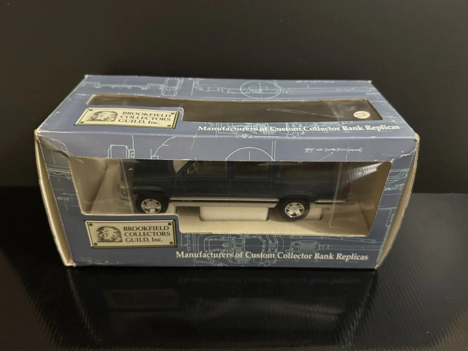 1994 Chevrolet Suburban LT Blue Silver 1/24 Bank By Brookfield Collectors - Image 4 of 4