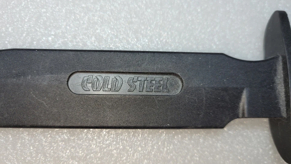 Cuchillo de entrenamiento Cold Steel, negro, diseño de cuchillo de caza de goma. Foto 3 de 4