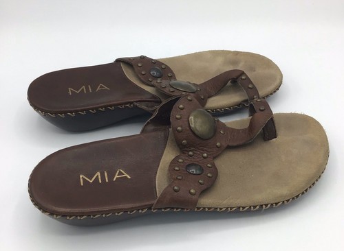 Mia Brown Leather Thongs Sandals Flip Flops Size 9M Embellished Comfortable - Picture 2 of 4