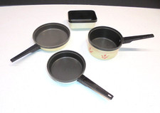 Vintage Chilton Globe Pretend Kitchen Toy Set Casserole Dishes Pans Plastic