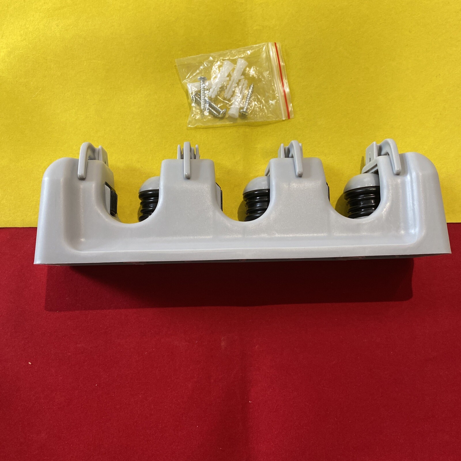 Supporto scopa e scopa da parete