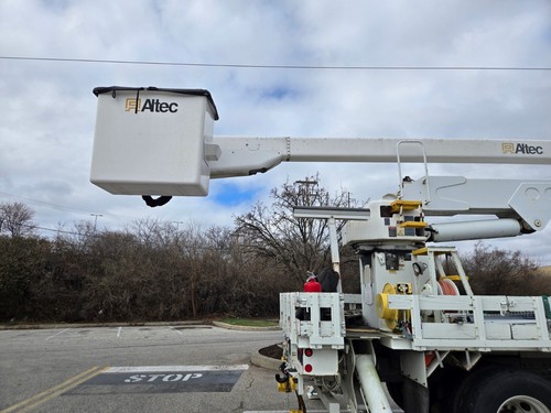 2009 International 6x4 bucket truck, 18K for miles, Altec A77T, 82' boom height - Picture 16 of 26