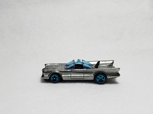 Hot Wheels (Unspun) Batmobile T.V Series W Exclusive ZAMAC - Picture 2 of 3