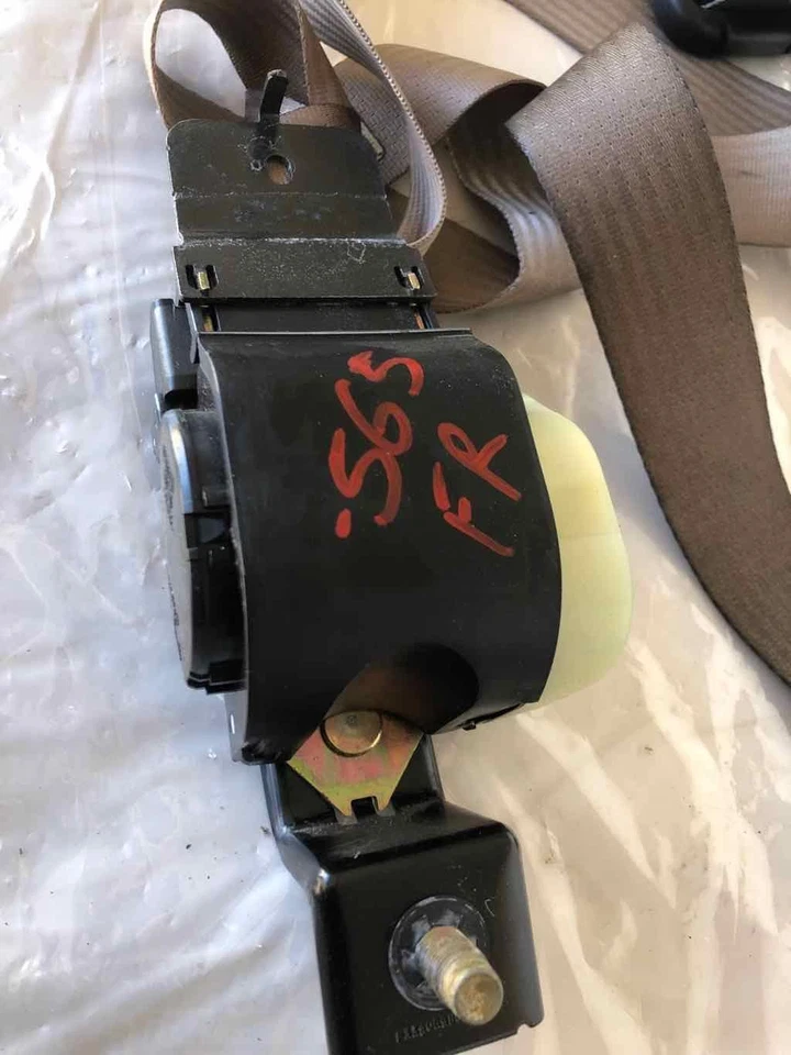 Cinturón de seguridad retráctil Ford Escort 2000-2002 pasajero delantero derecho 2,0 L Zx2 cupé Foto 2 de 4