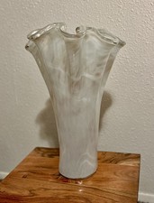 Murano Italy Hand Blown Art Glass White Swirl Handkerchief Ruffled Vase 14  