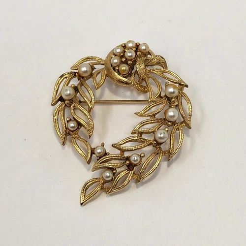 Lisner Laurel Leaf Wreath Faux Pearl Brooch Pink Gold Tone Textured Vintage