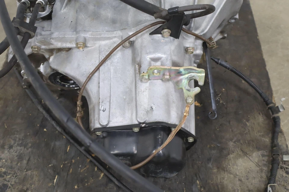 1984-1985 Honda Prelude (Carberated Engine) 5-Speed Manual Transmission Foto 3 de 4