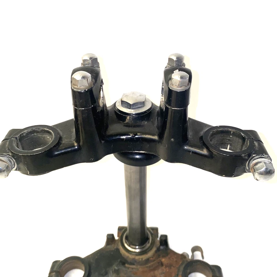 Abrazaderas de horquilla triples 70-72 Suzuki TS90 TS 90 OEM poco kilometraje vintage OEM Foto 3 de 4