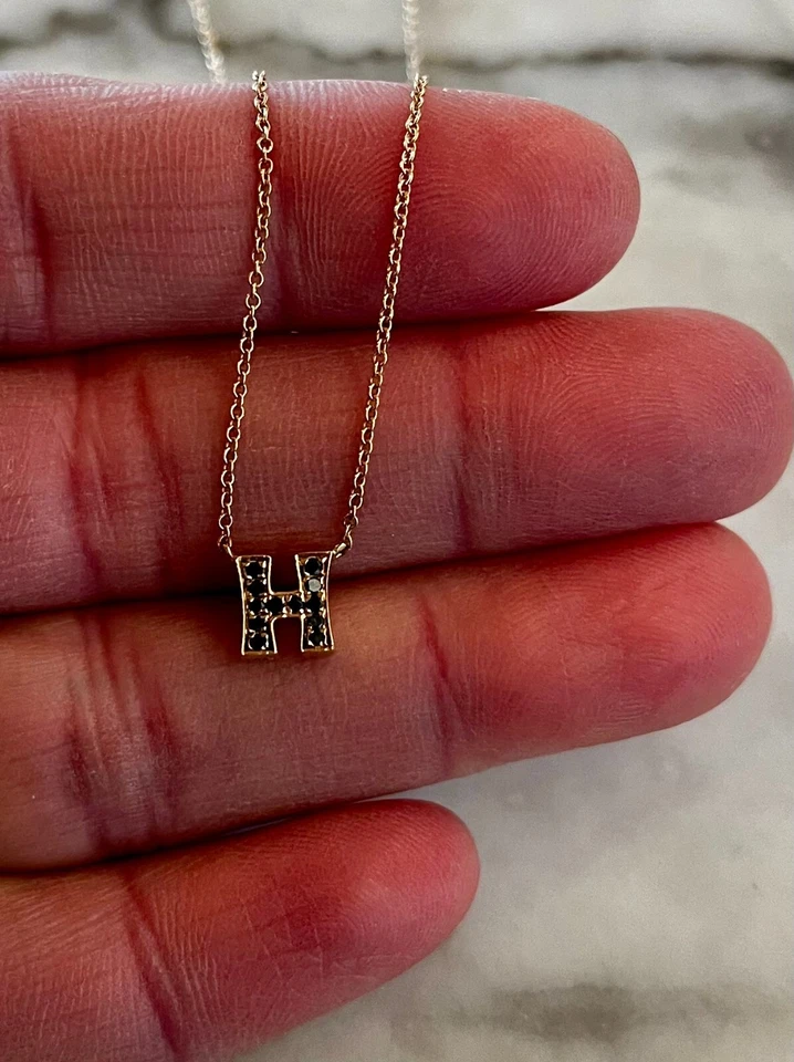 Collar de diamantes negros con letras "H", oro rosa de 14K e Italia estampada: usado Foto 2 de 4