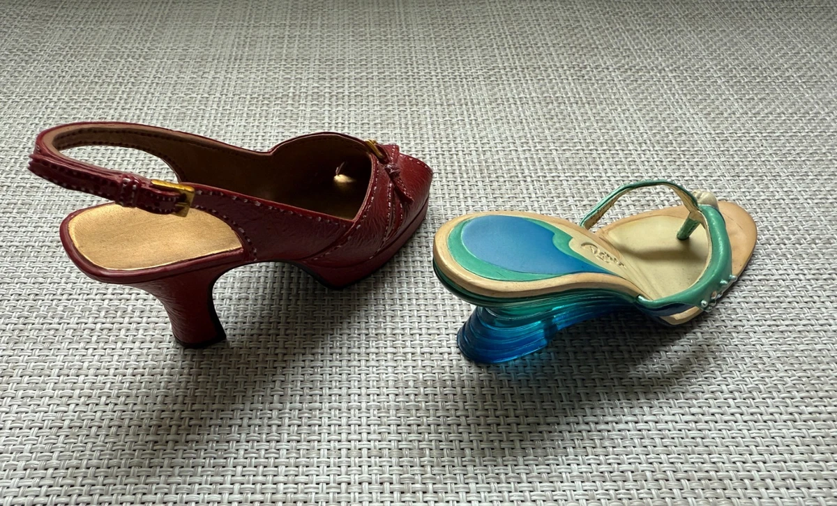 JUST THE RIGHT SHOE Nr.: 25147 und 90204