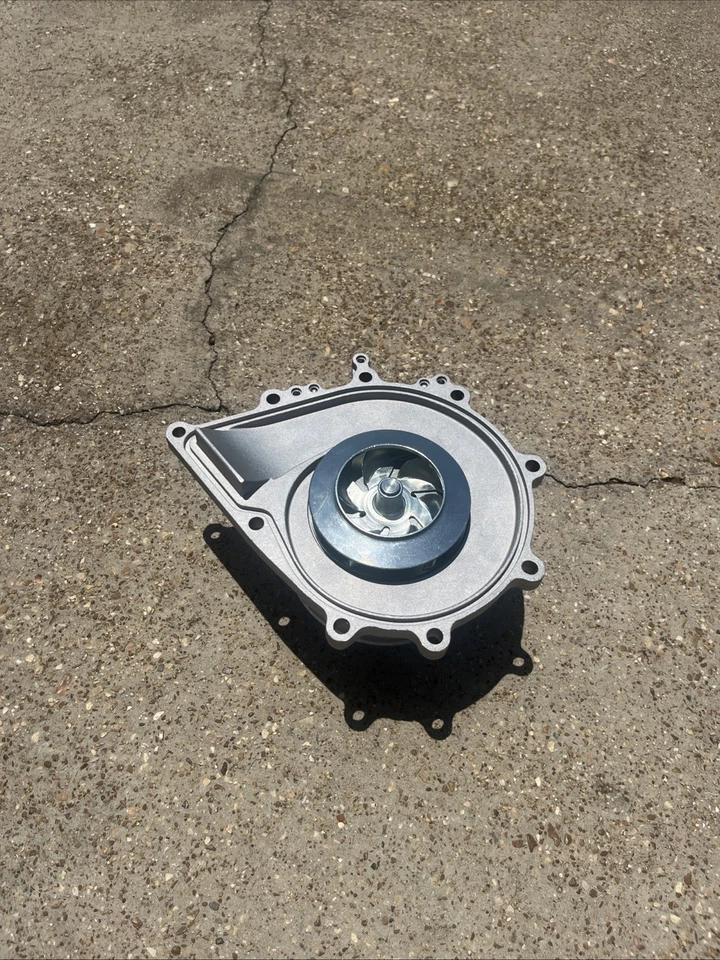 Bomba de agua OEM Detroit Diesel DD16 - No usada, perfecto estado | Resistente Foto 4 de 4