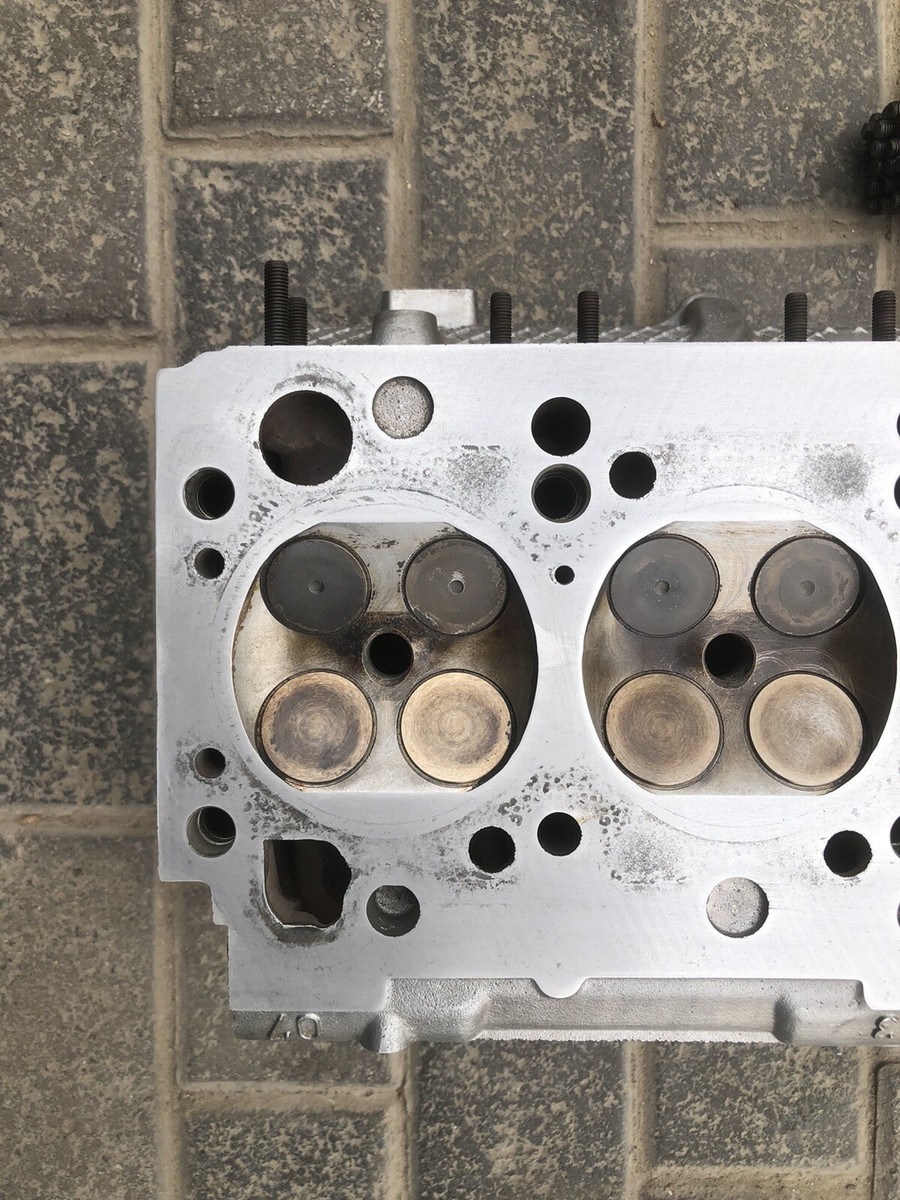 1748393 BMW E36 320i E34 520i M50B20 Single Vanos cylinder head 