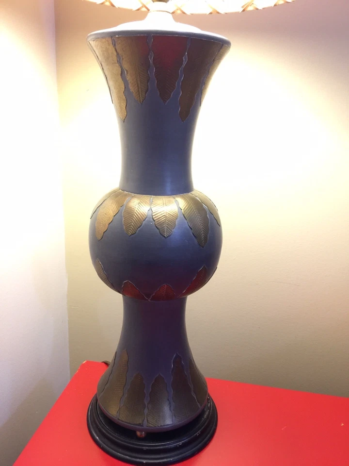 Jarrón balaustre chino antiguo raro de peltre con incrustación de latón lámpara transformada Foto 4 de 4